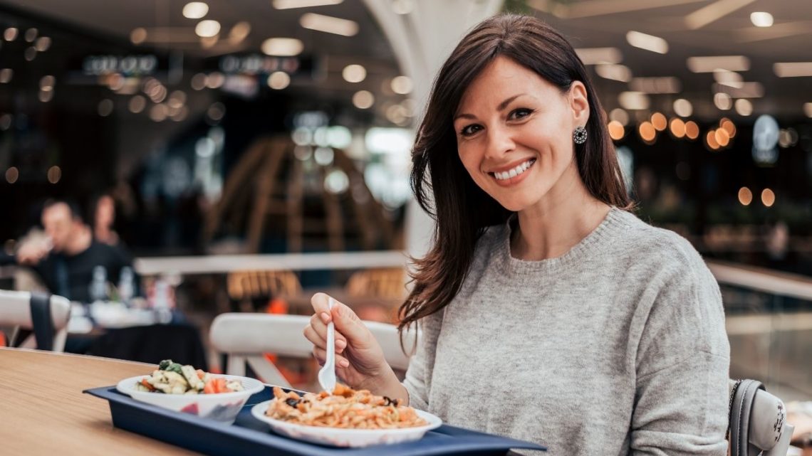 Sitting just outside Mandalay Bay Convention Center, if you want a quick meal or snack, visit this food court. They have various healthy and exciting meal options available. The notable locations to visit at the food court include Johnny Rockets or Nathan`s Famous.