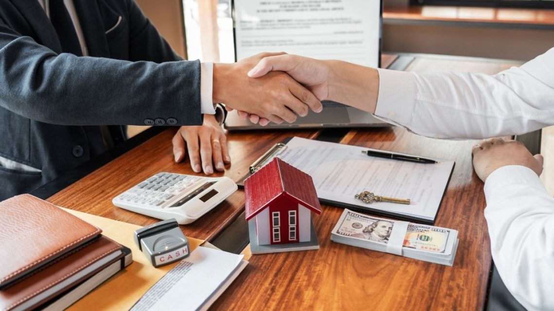  Most of the time, real estate transactions are a long, drawn-out process, with the average time to completion between 30 and 45 days. For sellers who need to sell their house quickly, however, an online buyer like Offerpad can be perfect.