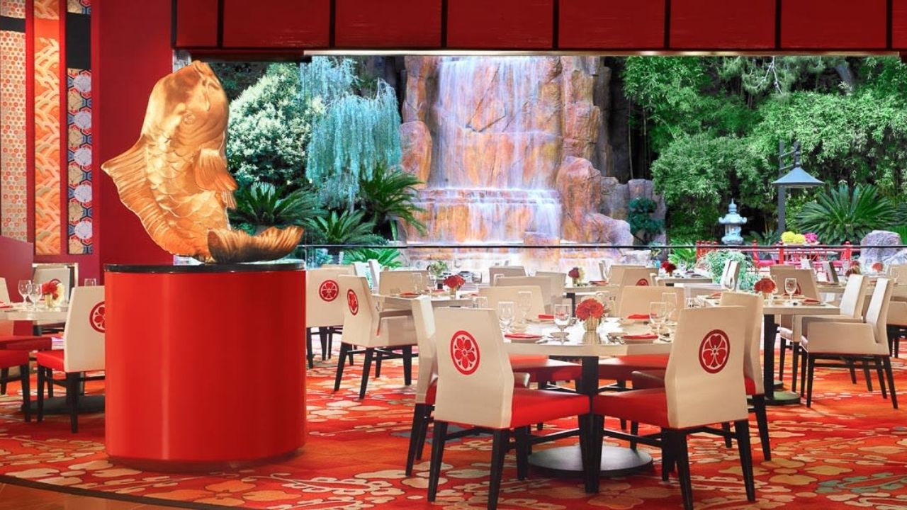 Mizumi at The Wynn offers a Japanese-influenced dining experience combined with some of the best views in Las Vegas. Located on top of the 39th floor, it's a popular choice for visitors who want to enjoy an unforgettable dining experience while taking in the breath-taking surroundings below!