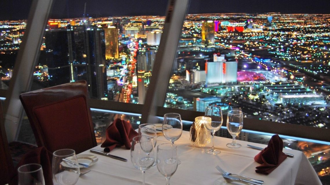 Another great restaurant with breathtaking views of Las Vegas is Top of The World. Located at the peak of this famous tower, it's an excellent place to enjoy a delicious meal while soaking in the view from a whopping 1,149 feet above the ground! You can choose from some mouth-watering dishes like steak and seafood!