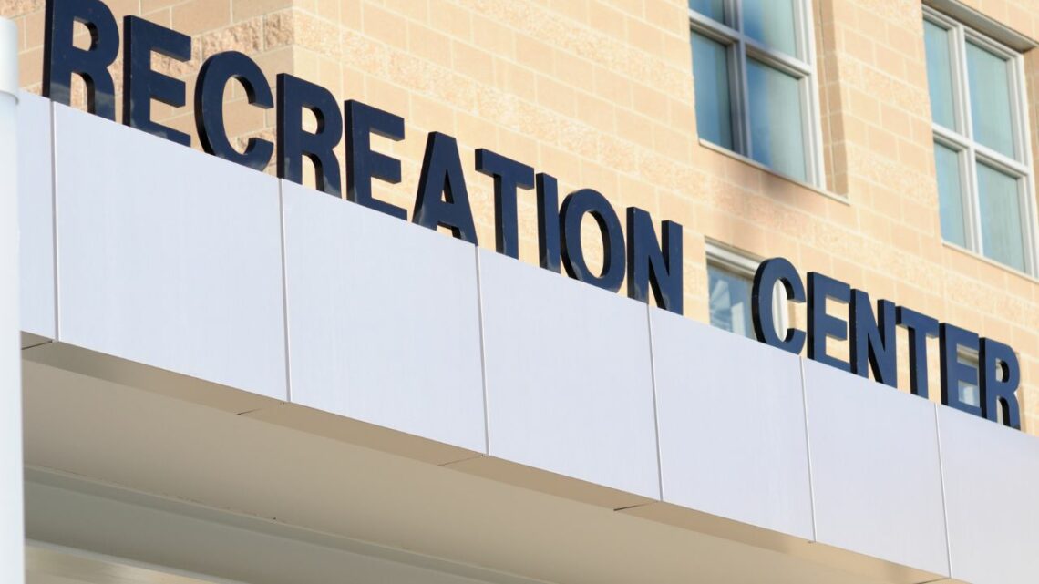Whitney Ranch Recreation Center is a dynamic community resource in Henderson, Nevada, offering many recreational activities and facilities for all ages​.
