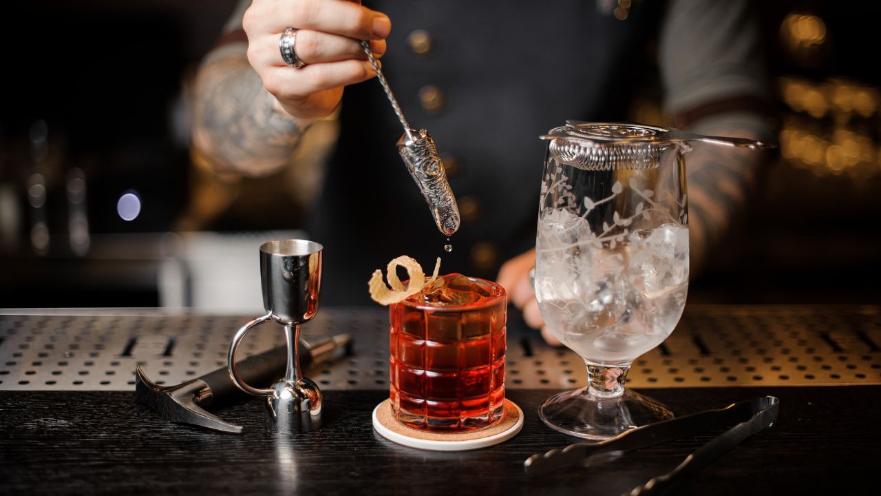 The 1923 Prohibition Bar at Mandalay Bay is that unique place where you can entertain friends, colleagues, and clients while immersing yourself in a swanky, secluded atmosphere. Intrigued? Let’s explore this captivating venue and all it has to offer!
